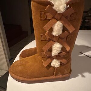 Koolaburra by UGG Girls Chestnut Bow Boots USA Size 13 Cozy Shearling